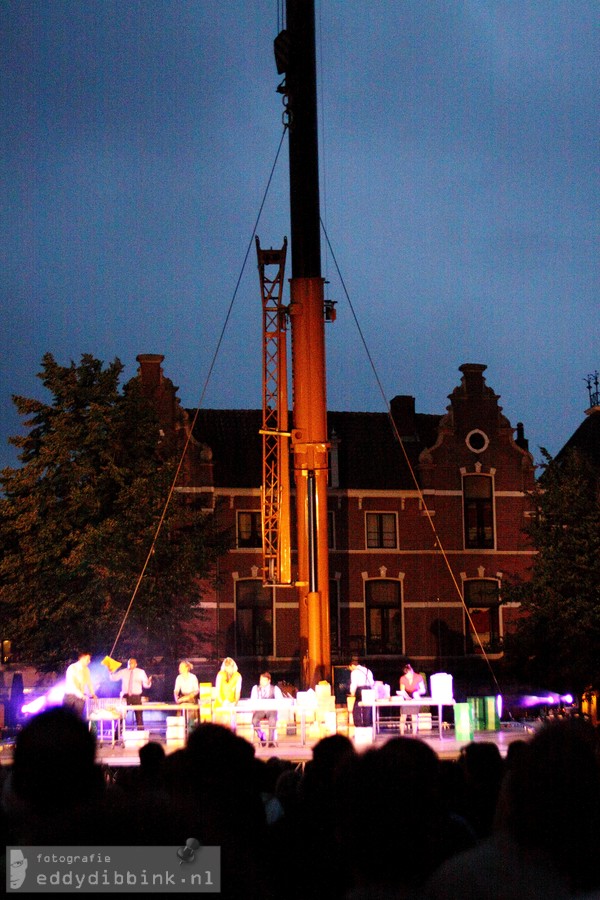 2013-07-04 Wired Aerial Theatre - As The World Tipped (Deventer Op Stelten) 004